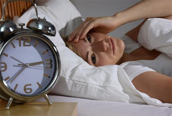 الأرق يزيد من احتمالية الإصابة بالزهايمر