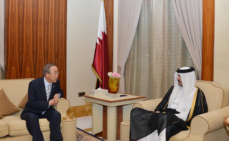 أمير قطر‬ يدعو إلى تحرك دولي سريع لوقف الجرائم الإسرائيلية في غزة ‫