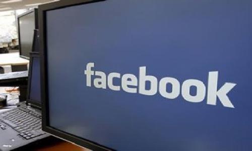 "فيسبوك" يدرس توفير الانترنت عبر الطائرات