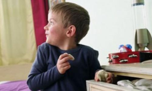 دراسة: سلوك الكبار يعلم الأطفال الكذب